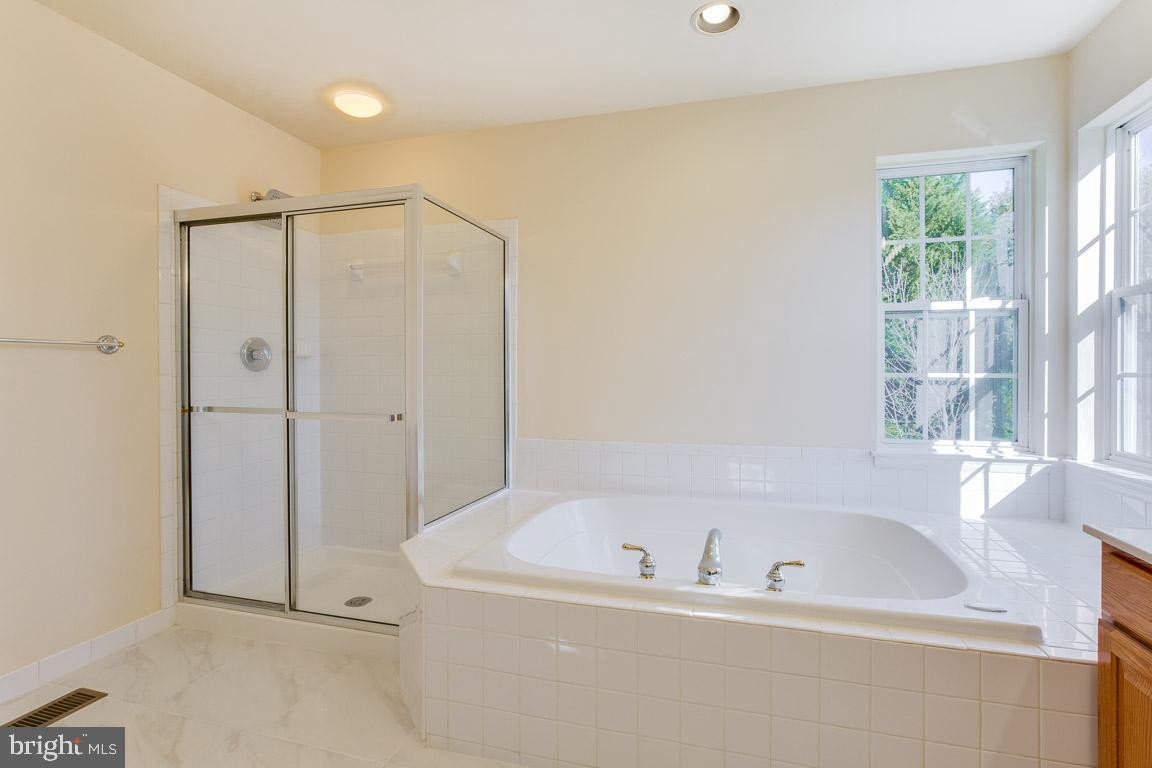 OAKLAND MILLS - Residential