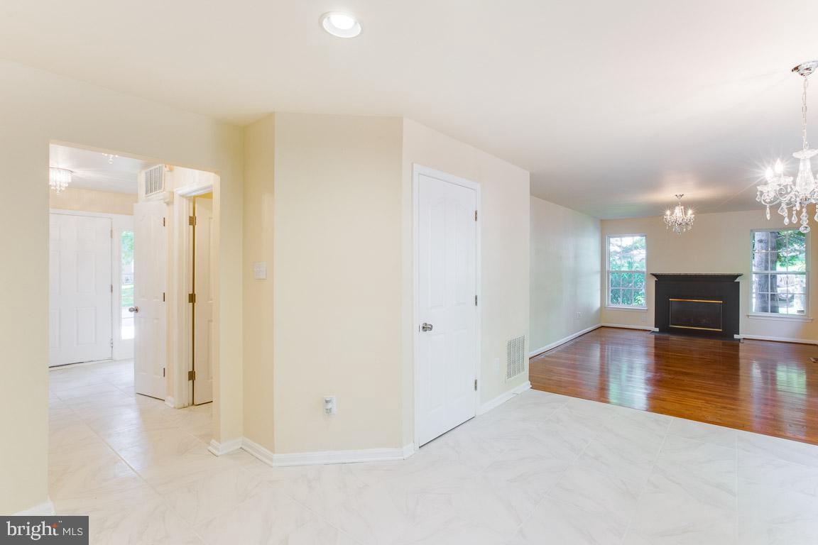 OAKLAND MILLS - Residential