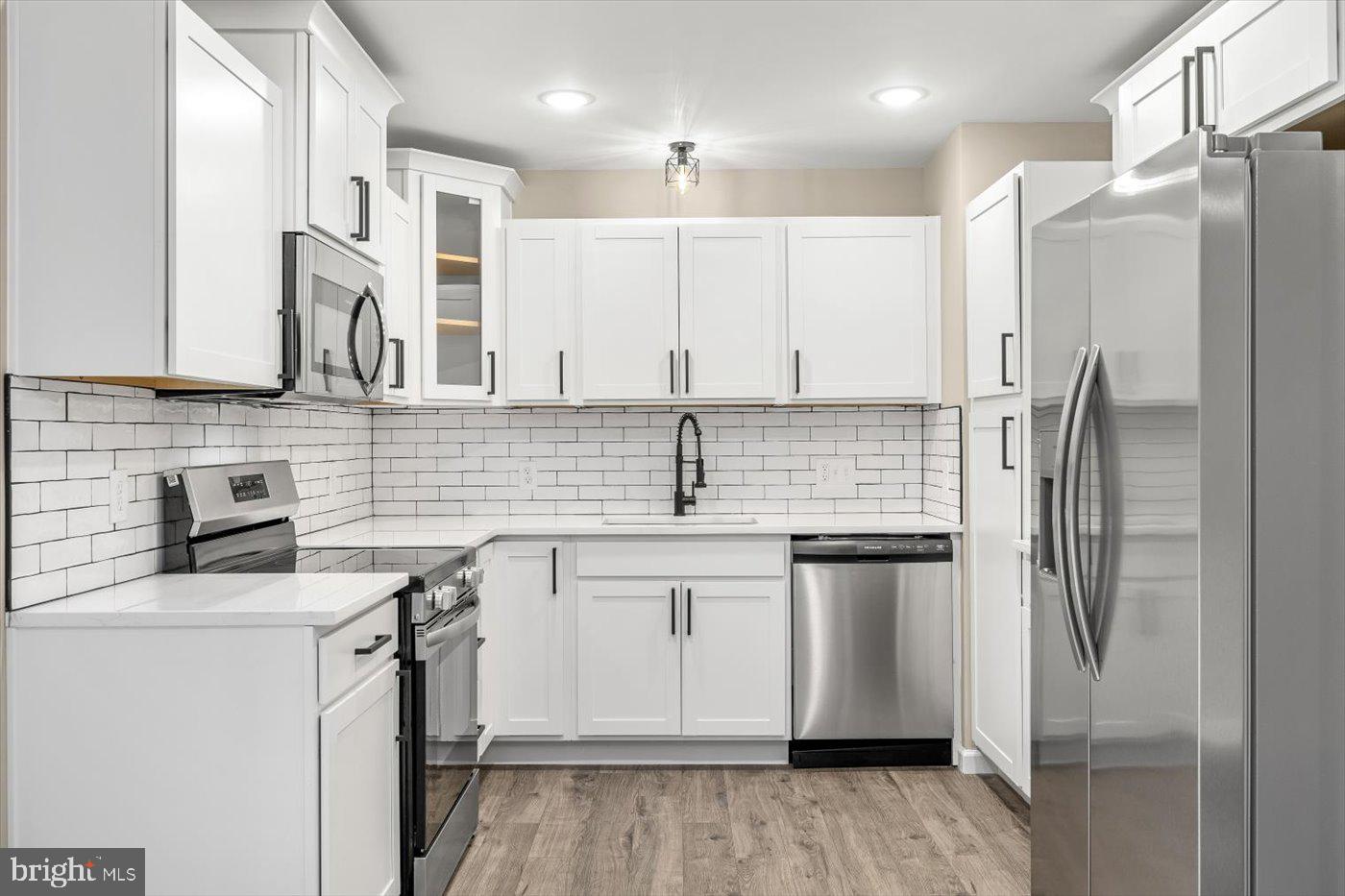 BATTLE PARK LAKES - Residential