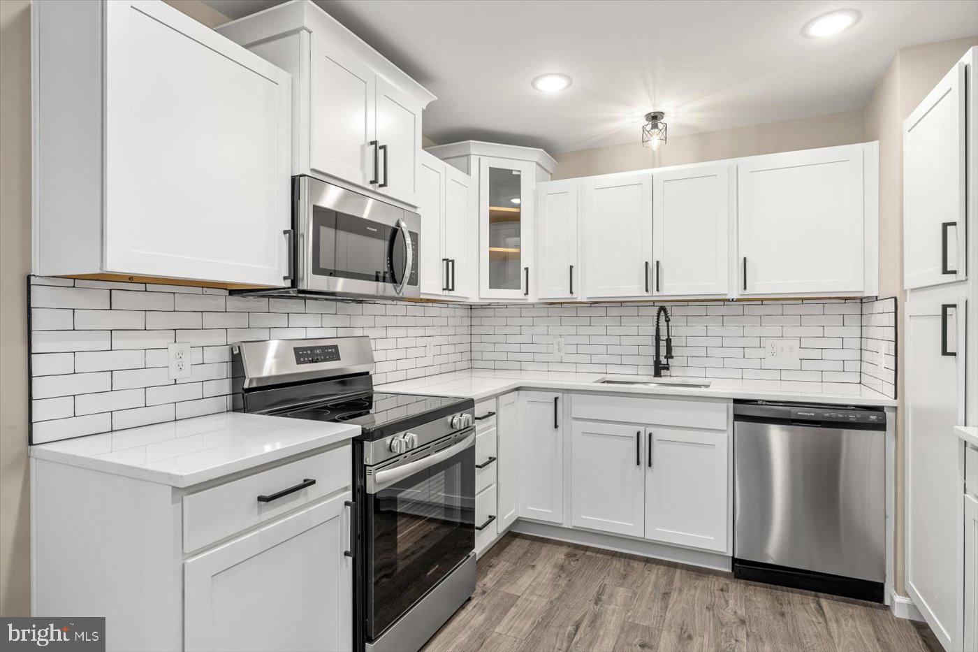 BATTLE PARK LAKES - Residential