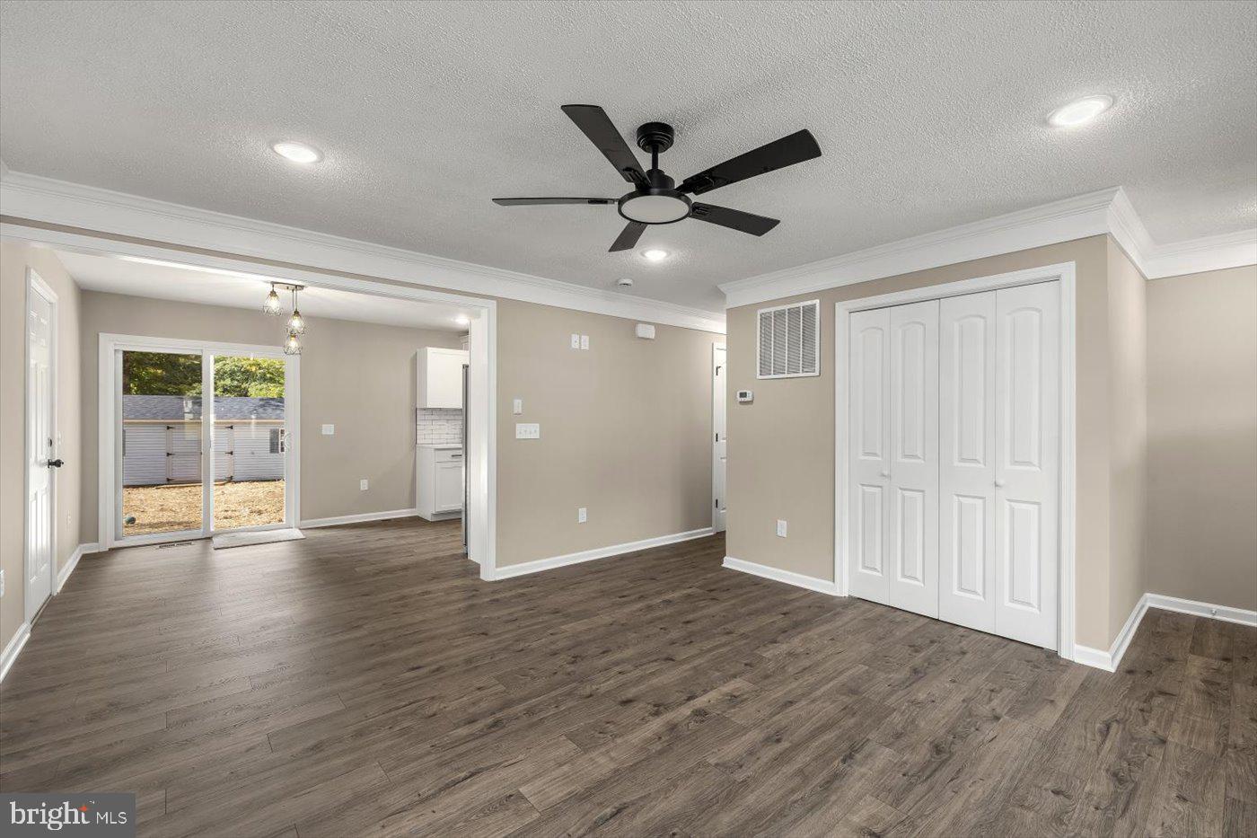 BATTLE PARK LAKES - Residential