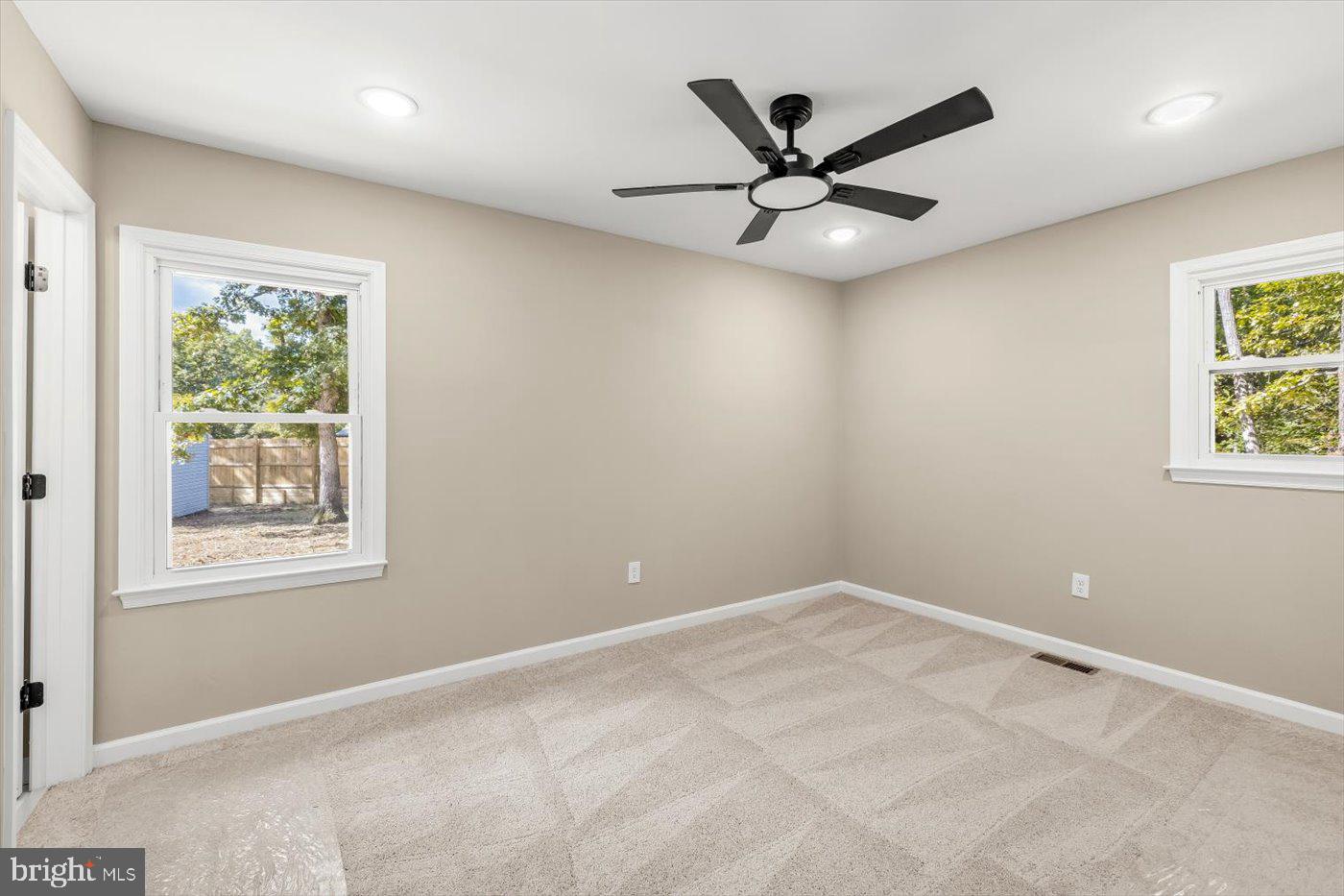 BATTLE PARK LAKES - Residential