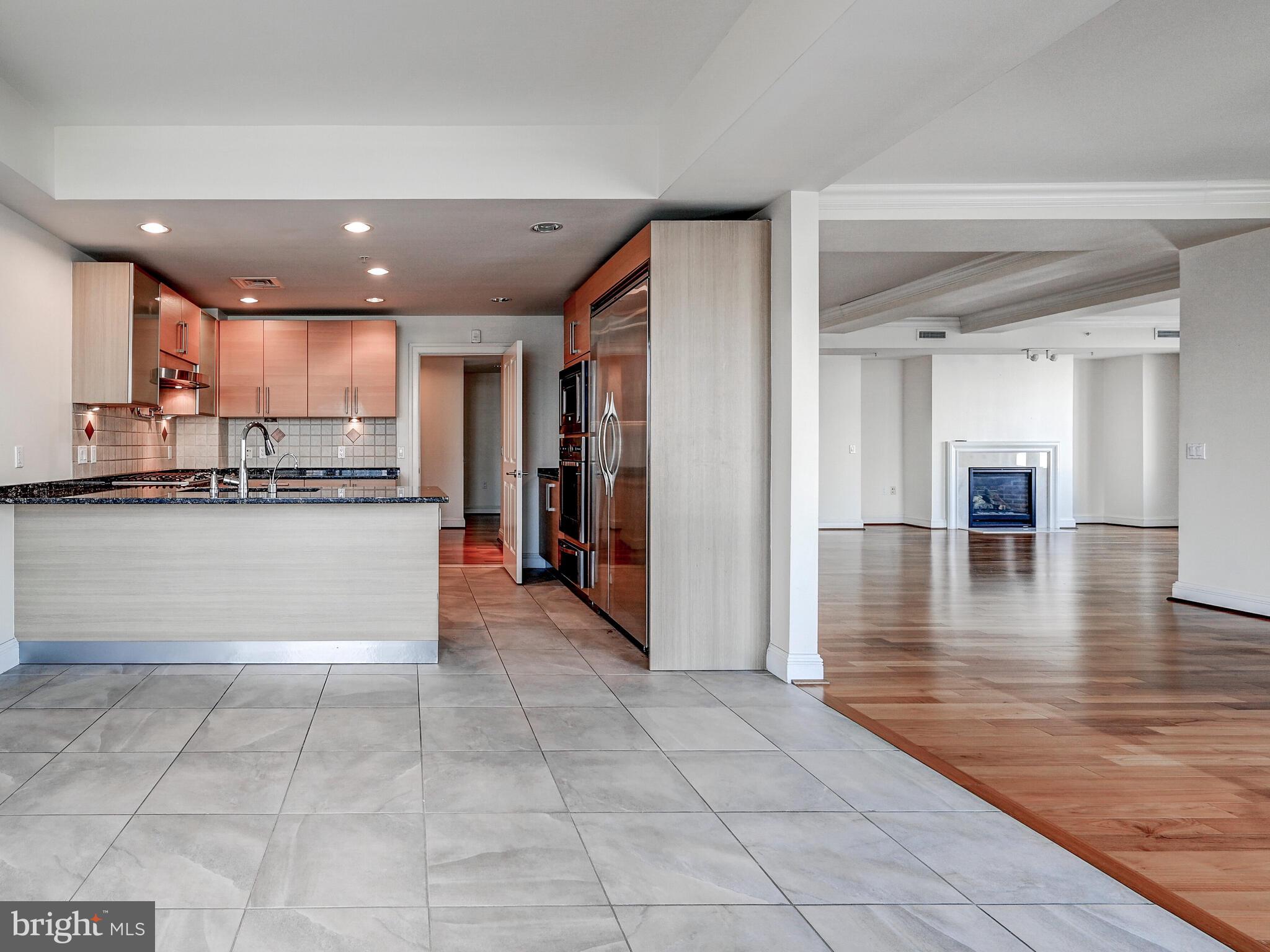 THE RITZ-CARLTON RESIDENCES - Residential Lease