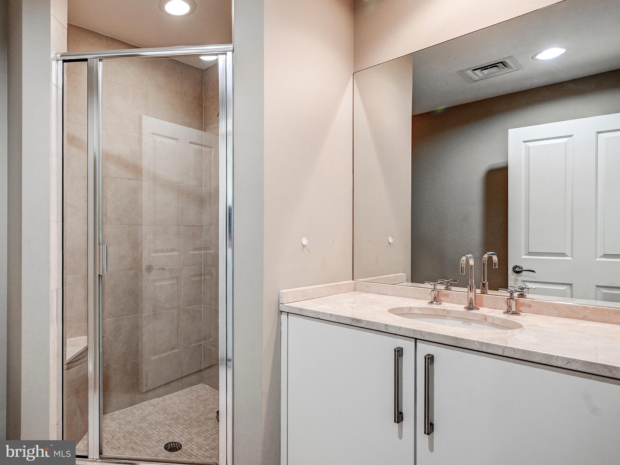 THE RITZ-CARLTON RESIDENCES - Residential Lease