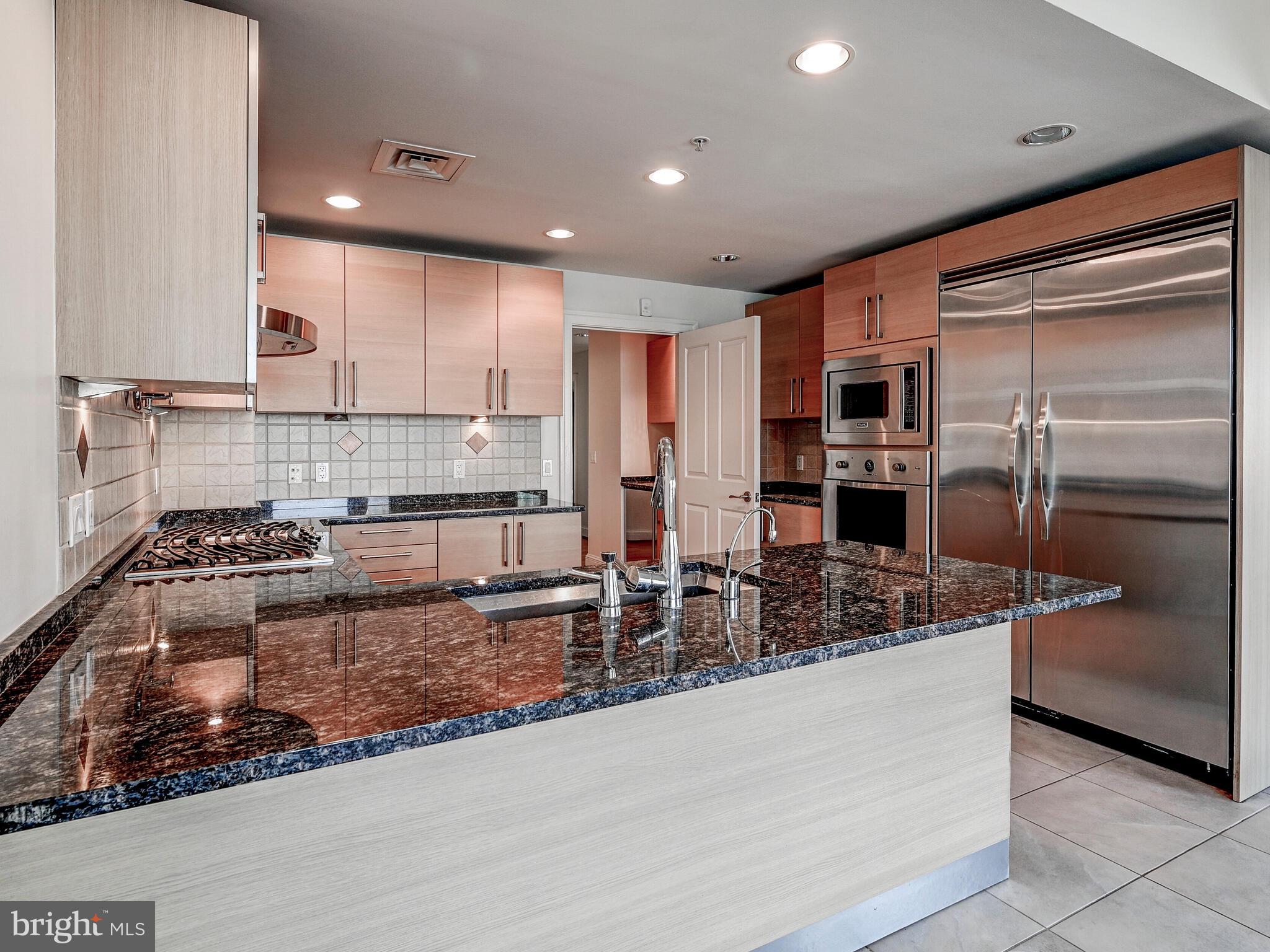 THE RITZ-CARLTON RESIDENCES - Residential Lease