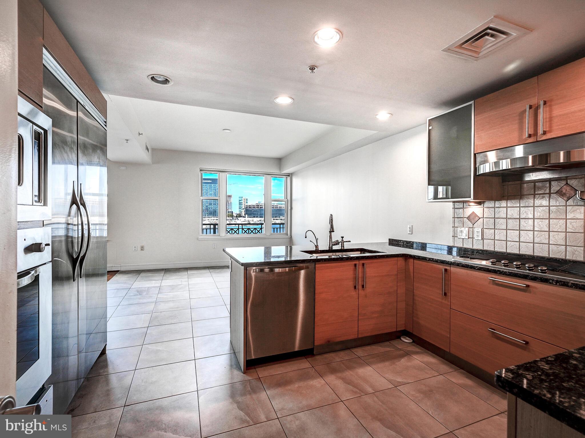 THE RITZ-CARLTON RESIDENCES - Residential Lease