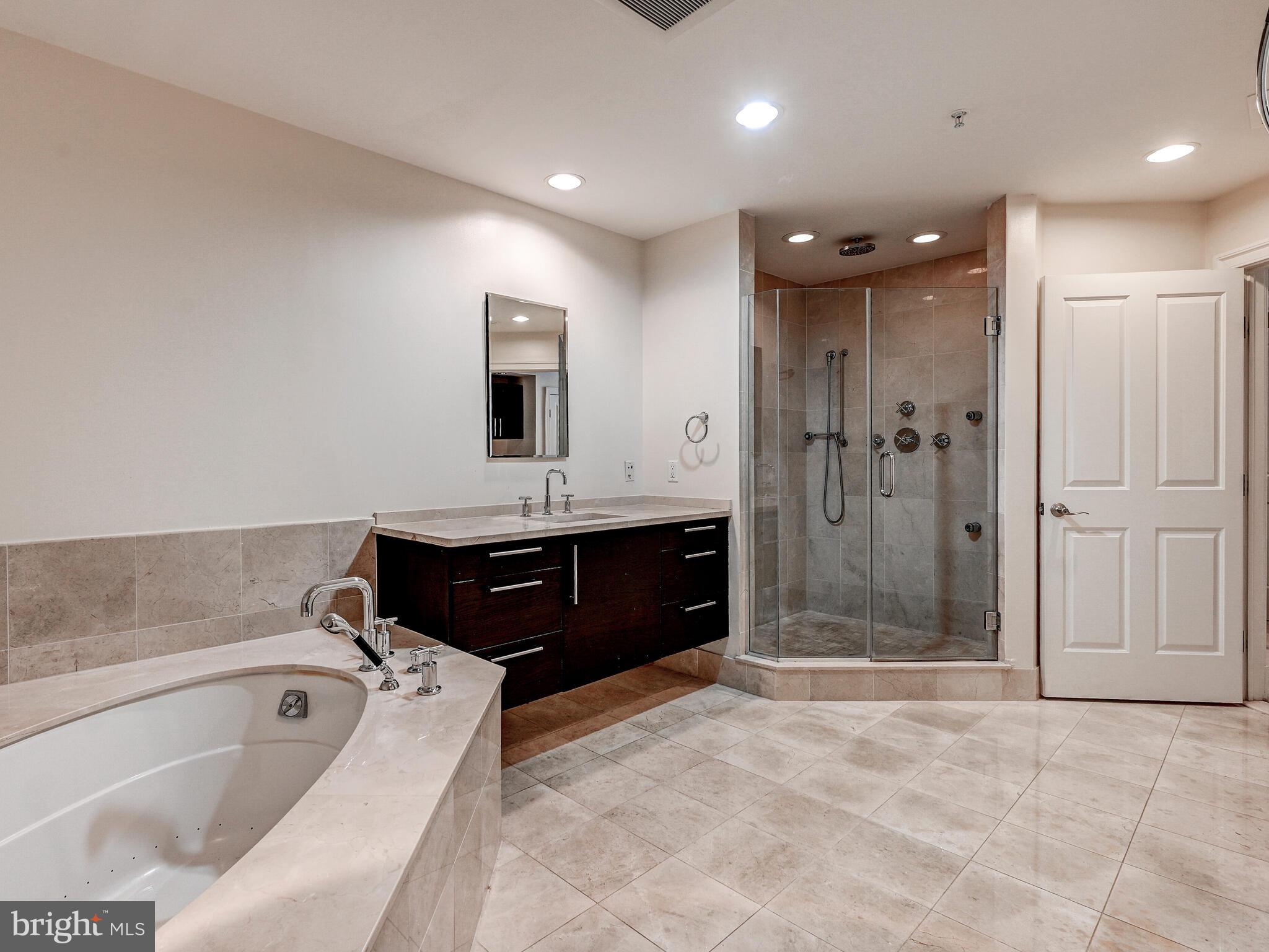 THE RITZ-CARLTON RESIDENCES - Residential Lease