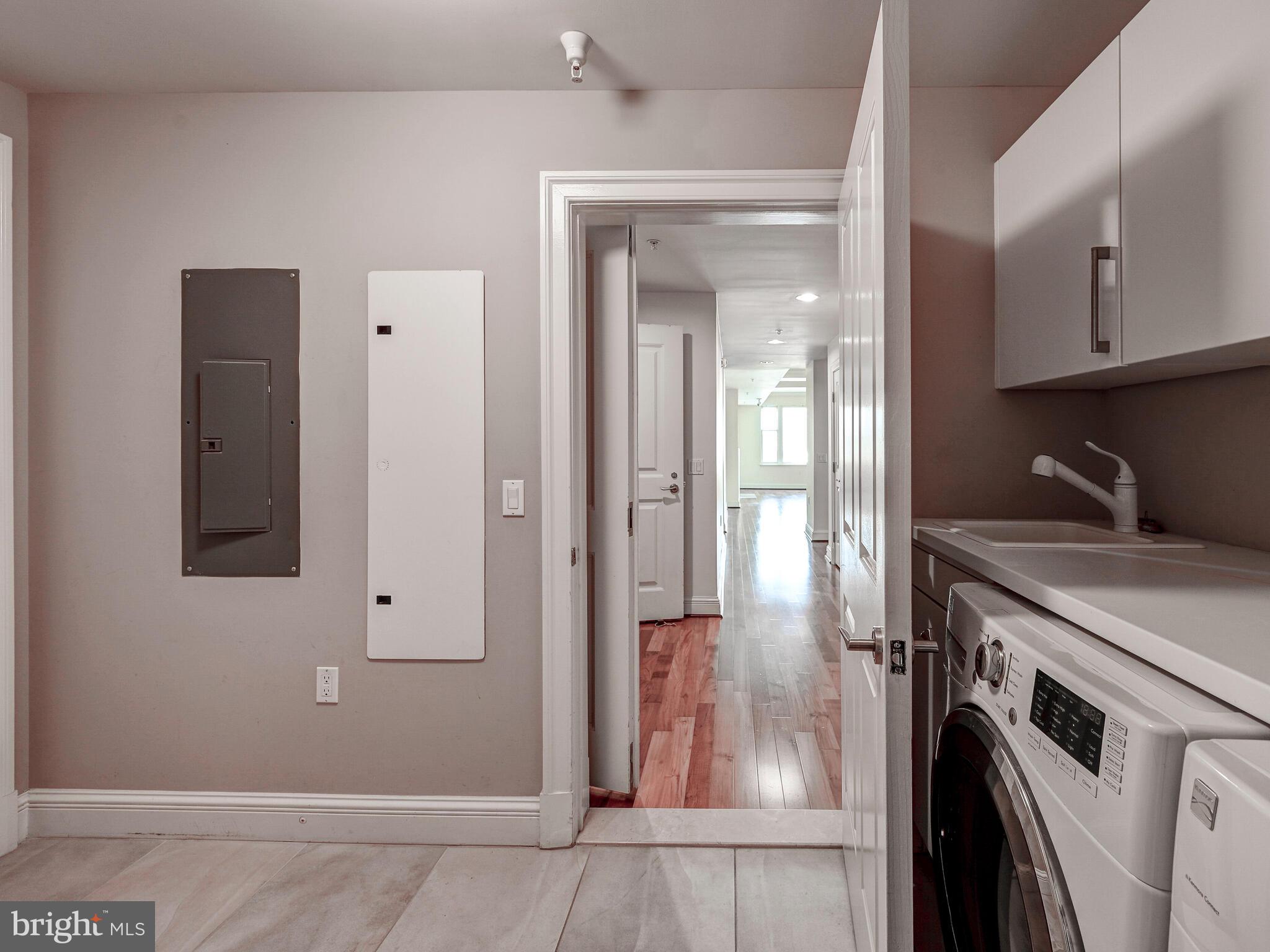 THE RITZ-CARLTON RESIDENCES - Residential Lease