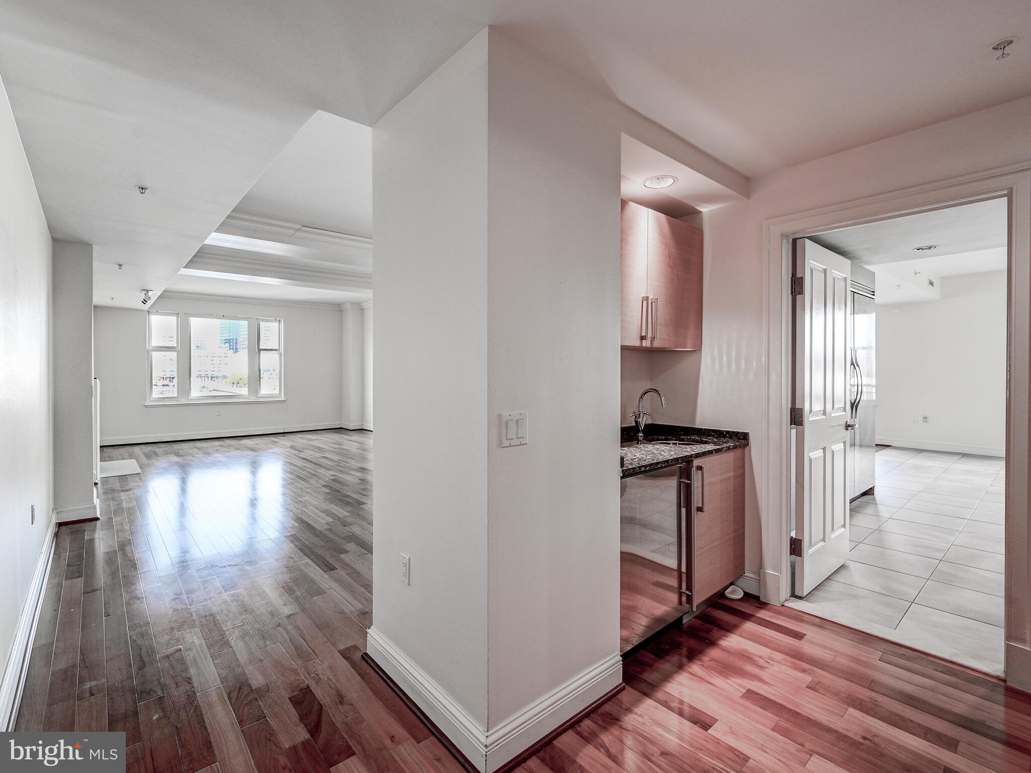 THE RITZ-CARLTON RESIDENCES - Residential Lease