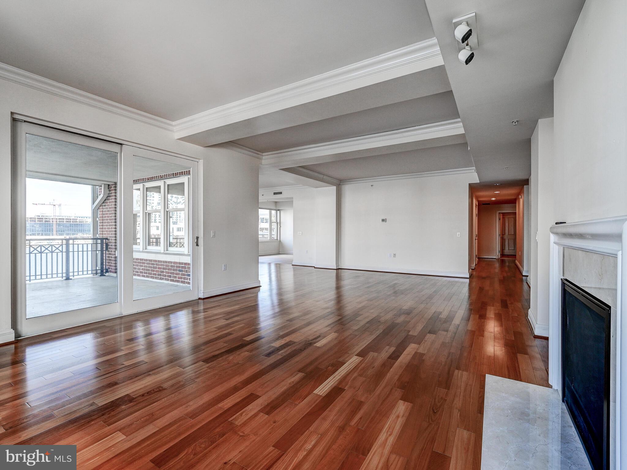 THE RITZ-CARLTON RESIDENCES - Residential Lease