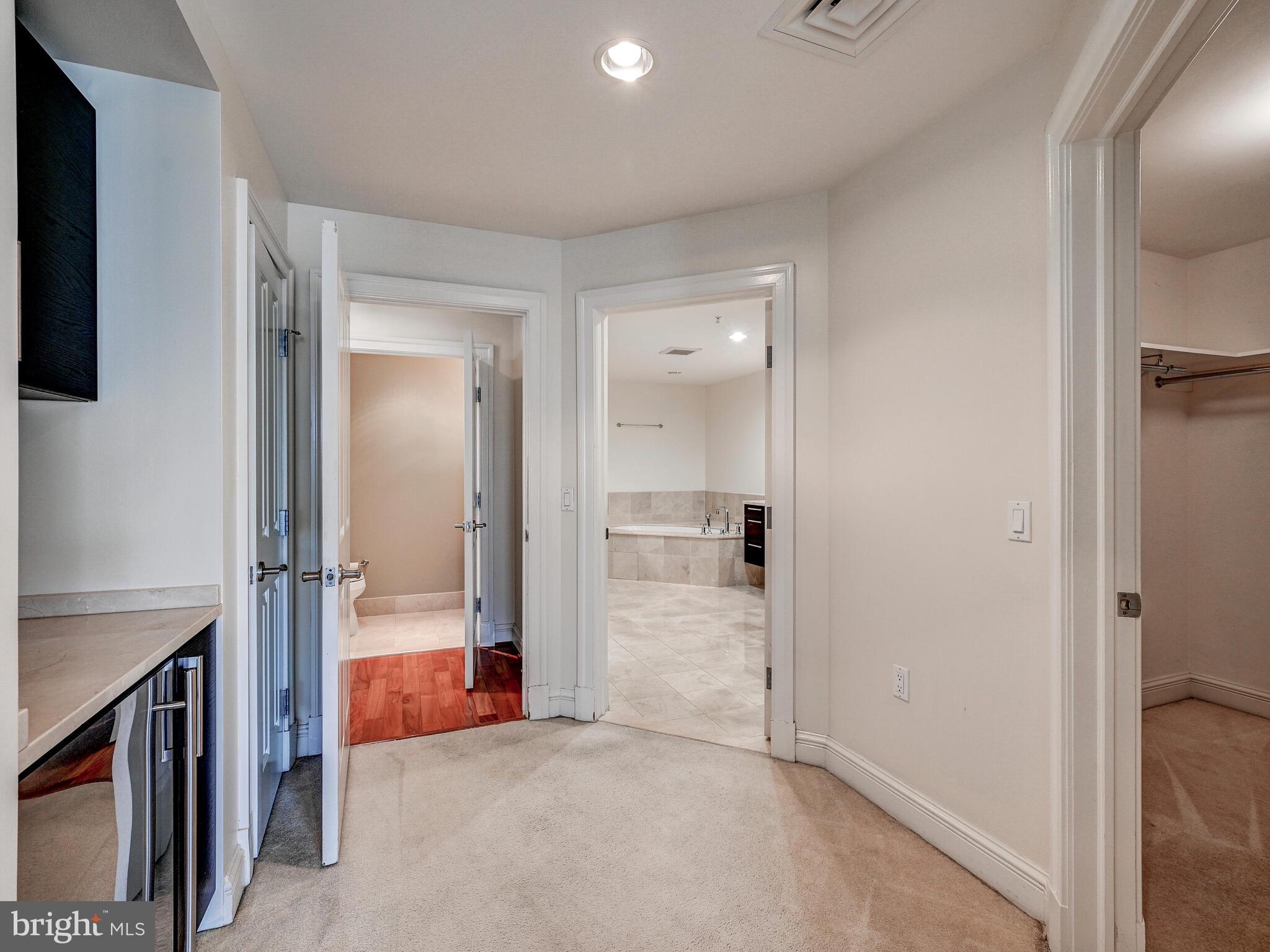 THE RITZ-CARLTON RESIDENCES - Residential Lease