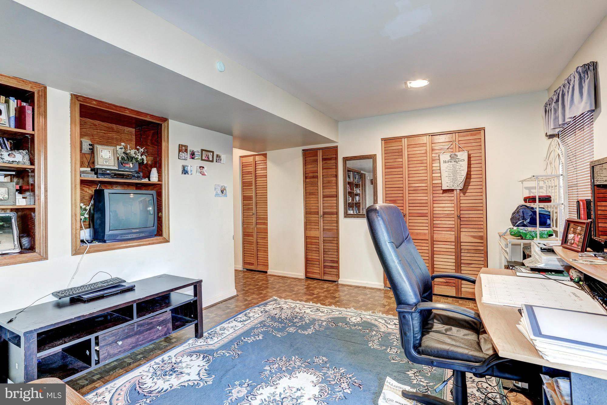 LONDON TOWN WEST - Residential