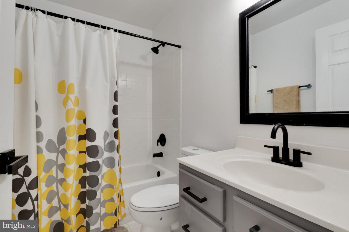 SHERBROOKE II TH CONDO - Residential