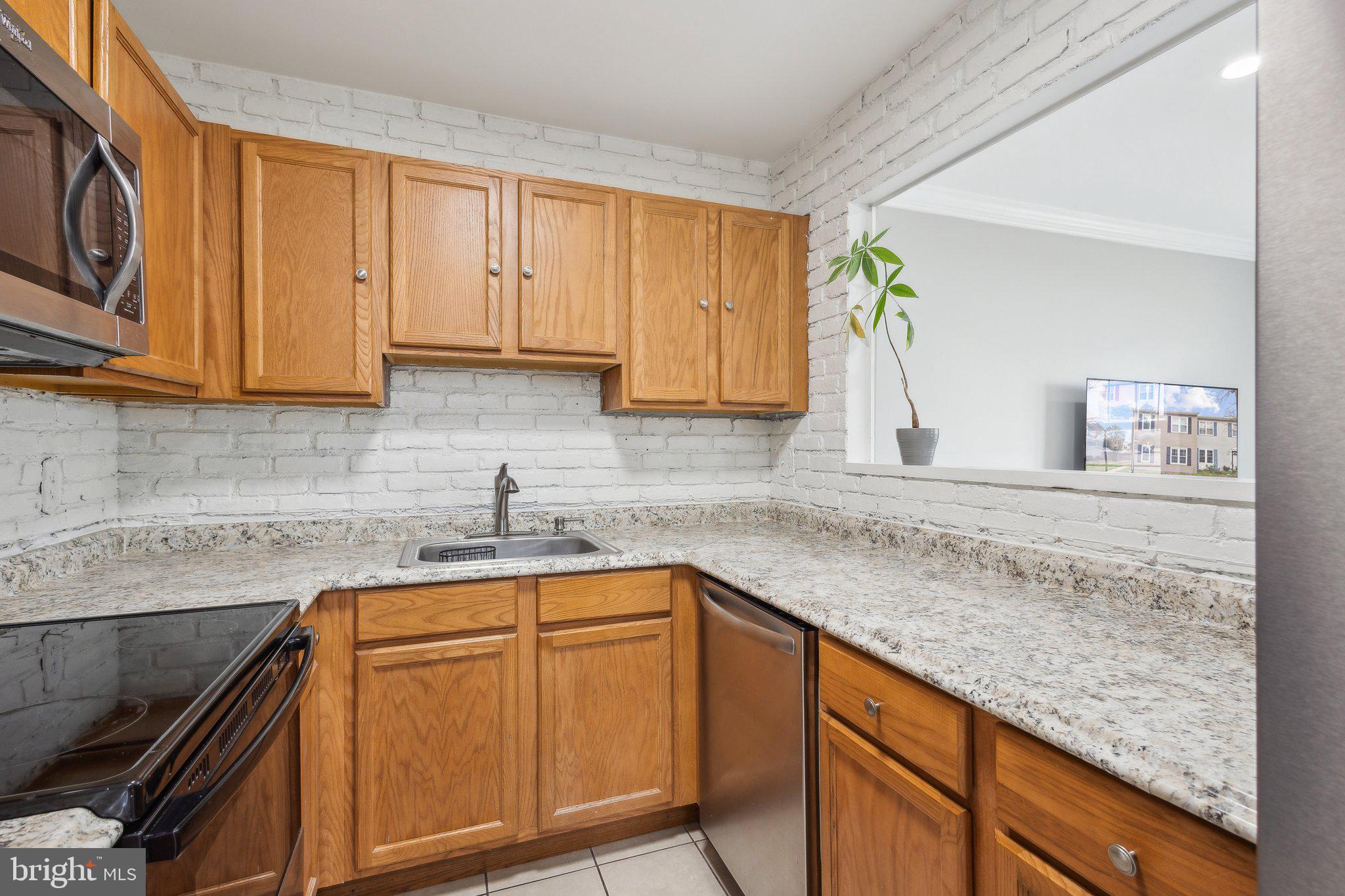 POHICK SQUARE - Residential Lease