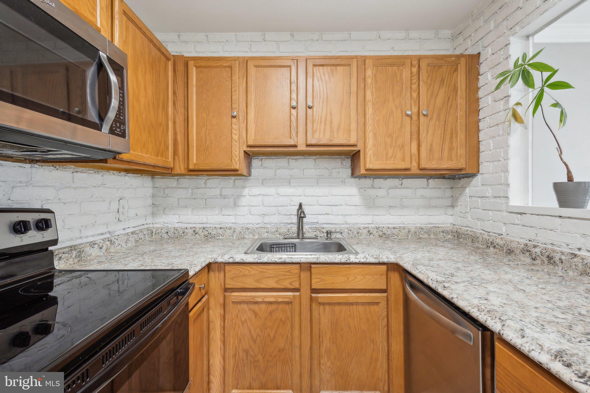 POHICK SQUARE - Residential Lease