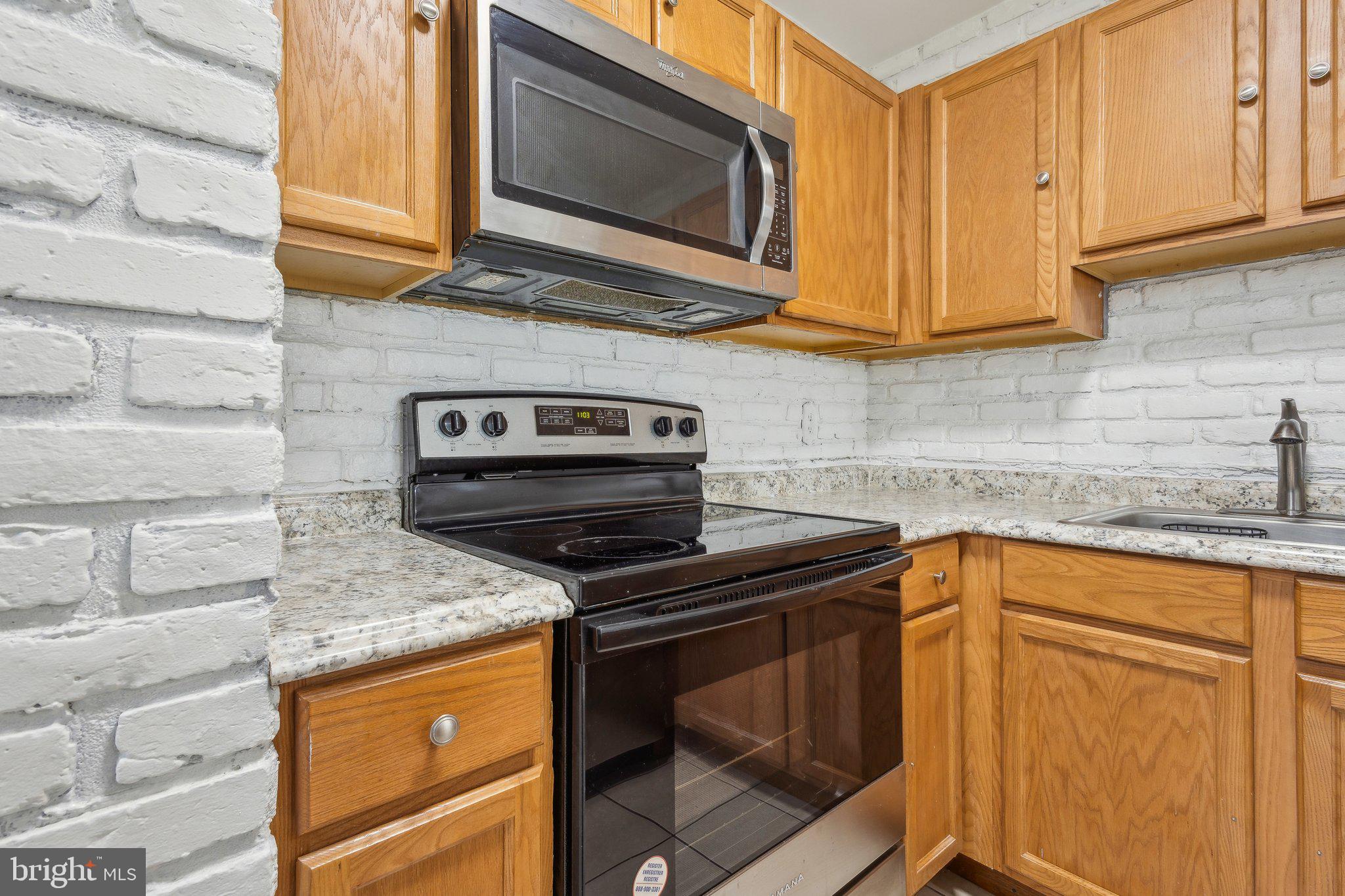 POHICK SQUARE - Residential Lease