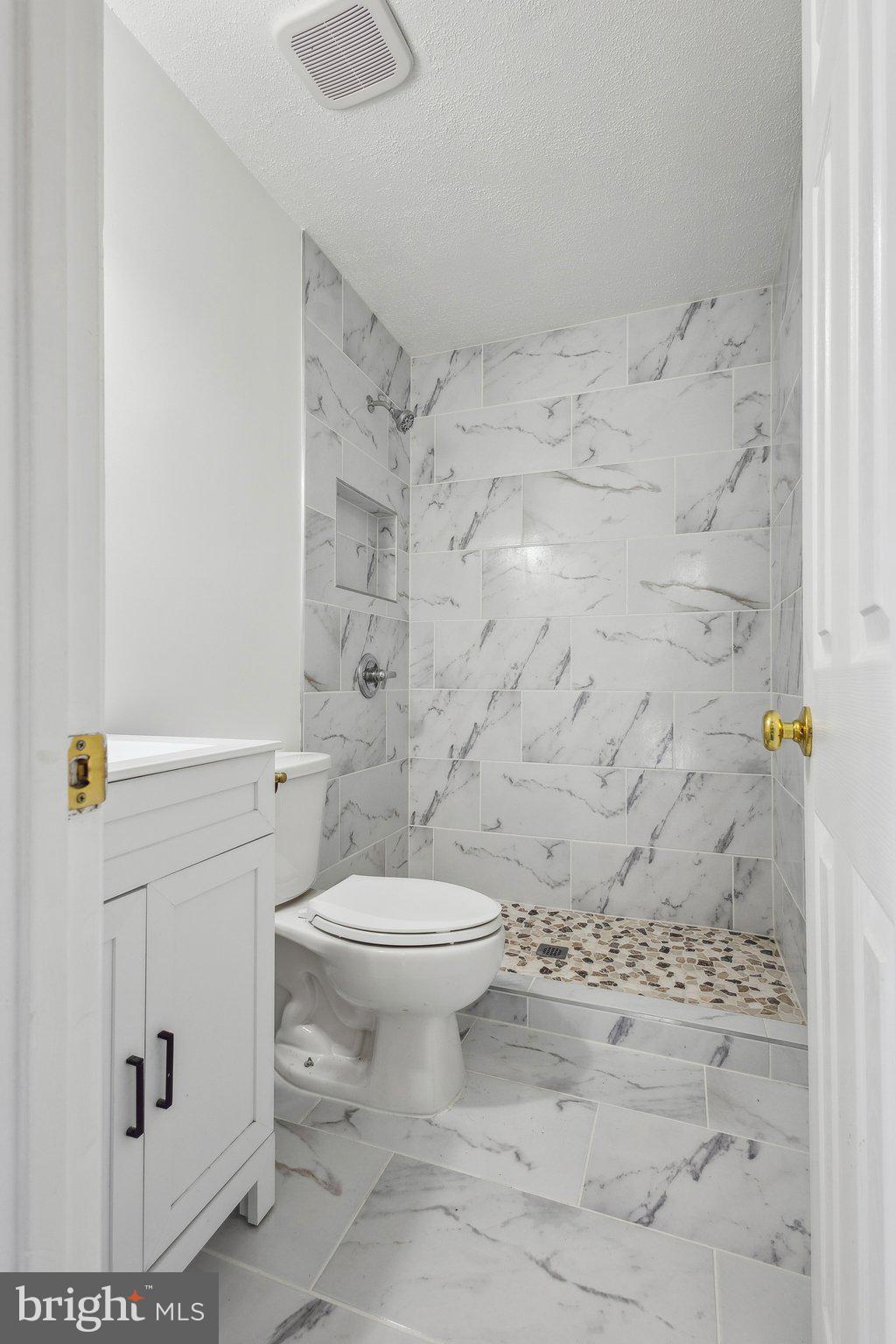 POHICK SQUARE - Residential Lease