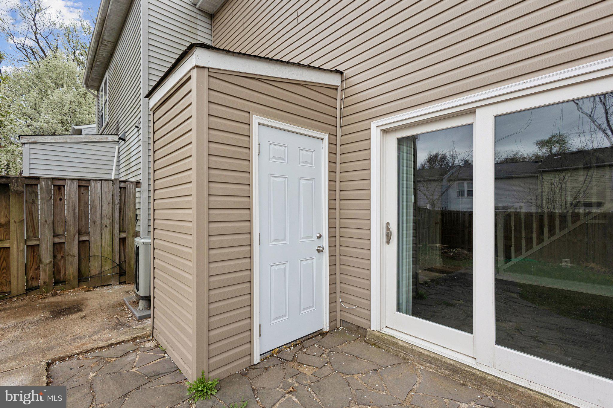 POHICK SQUARE - Residential Lease