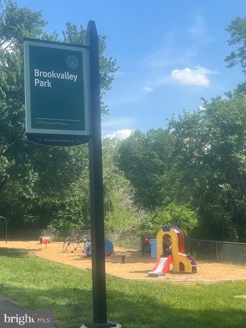 PAVILION ON THE PARK - Residential