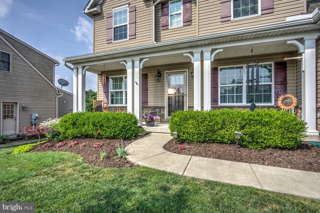 Photo of 42 CREEKVIEW DR, PARADISE, PA 17562 (MLS # PALA2038152)