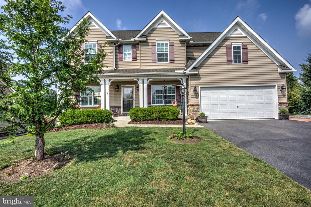 Photo of 42 CREEKVIEW DR, PARADISE, PA 17562 (MLS # PALA2038152)