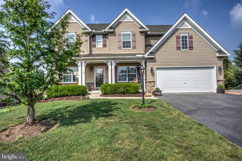 Photo of 42 CREEKVIEW DR, PARADISE, PA 17562 (MLS # PALA2038152)