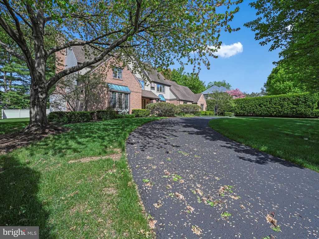 Photo of 1319 Beaconfield Lane, Lancaster, PA 17601 (MLS # PALA2050642)