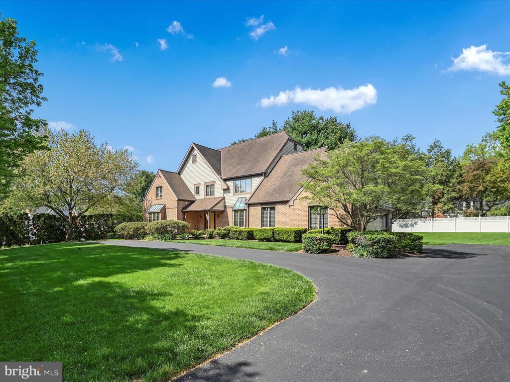 Photo of 1319 Beaconfield Lane, Lancaster, PA 17601 (MLS # PALA2050642)