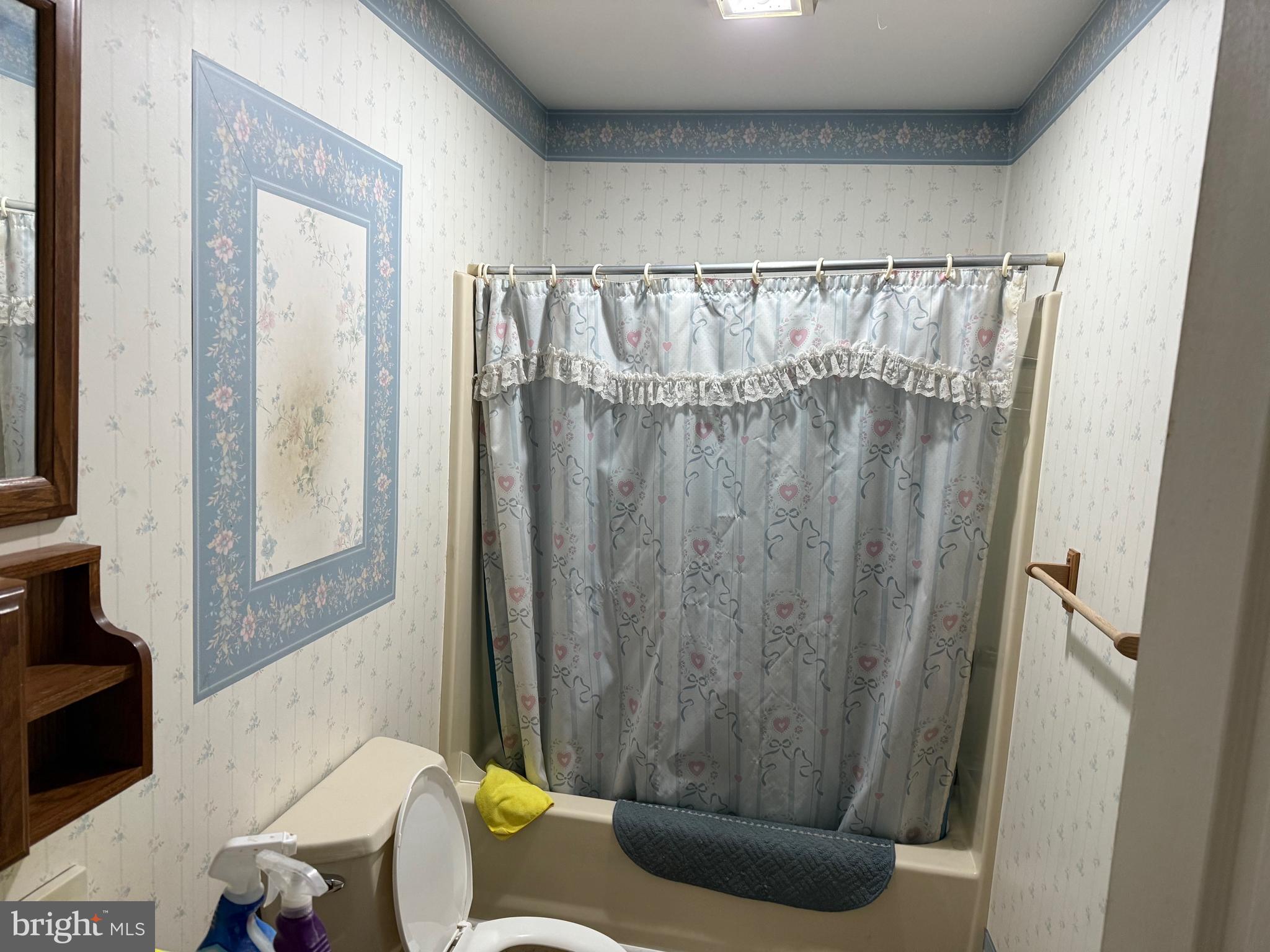 1 MI W OF EPHRATA - Residential