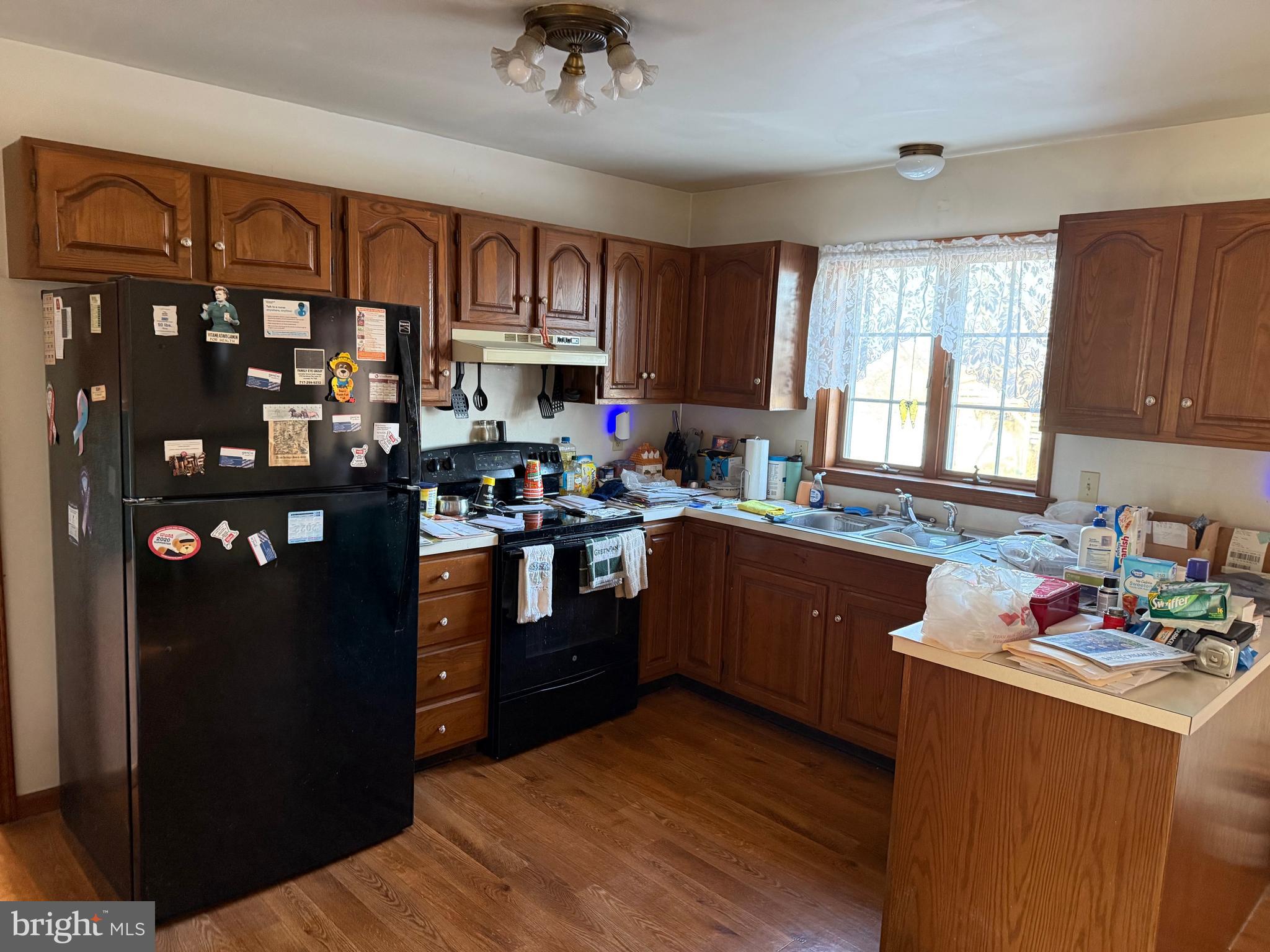 1 MI W OF EPHRATA - Residential