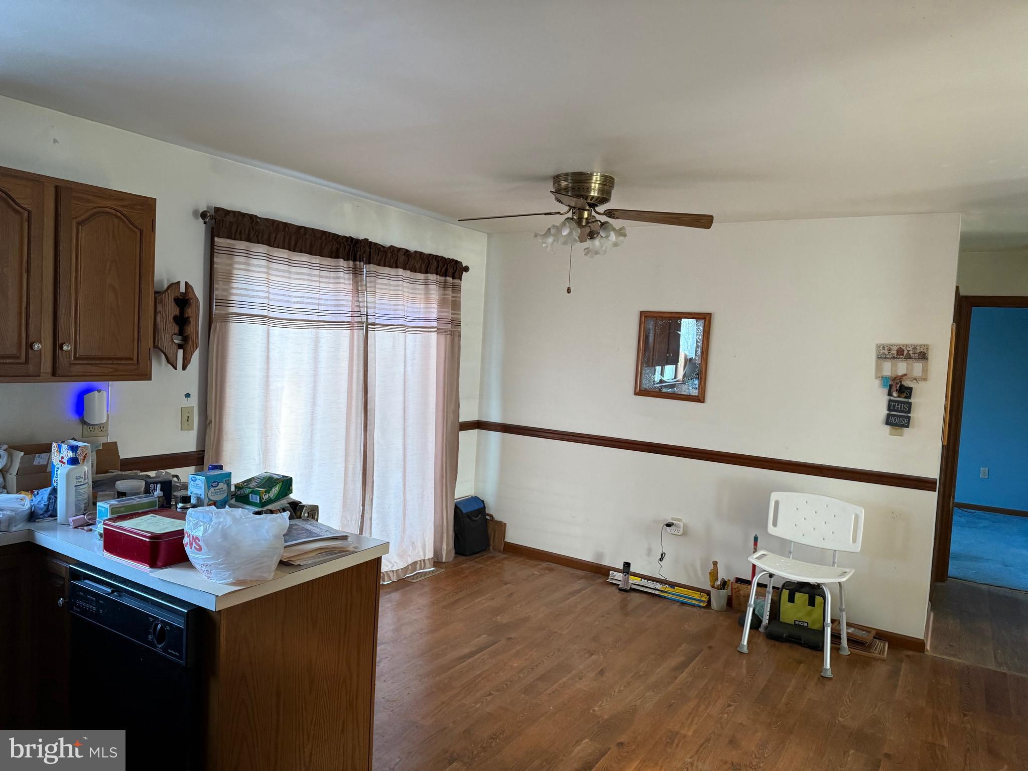 1 MI W OF EPHRATA - Residential