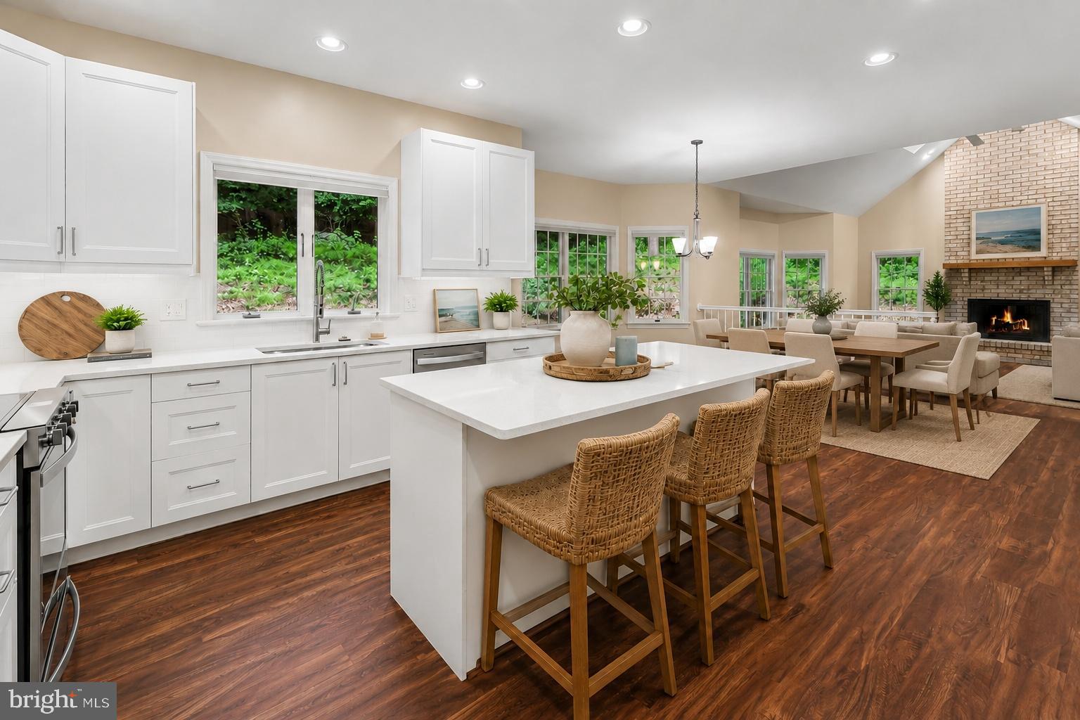 1071 KNOLL DRIVE