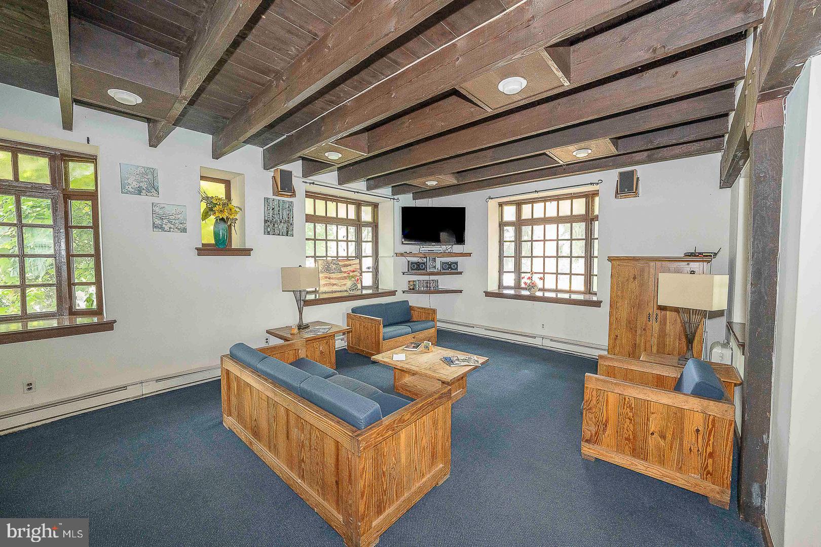 SUMMIT HOUSE - Residential