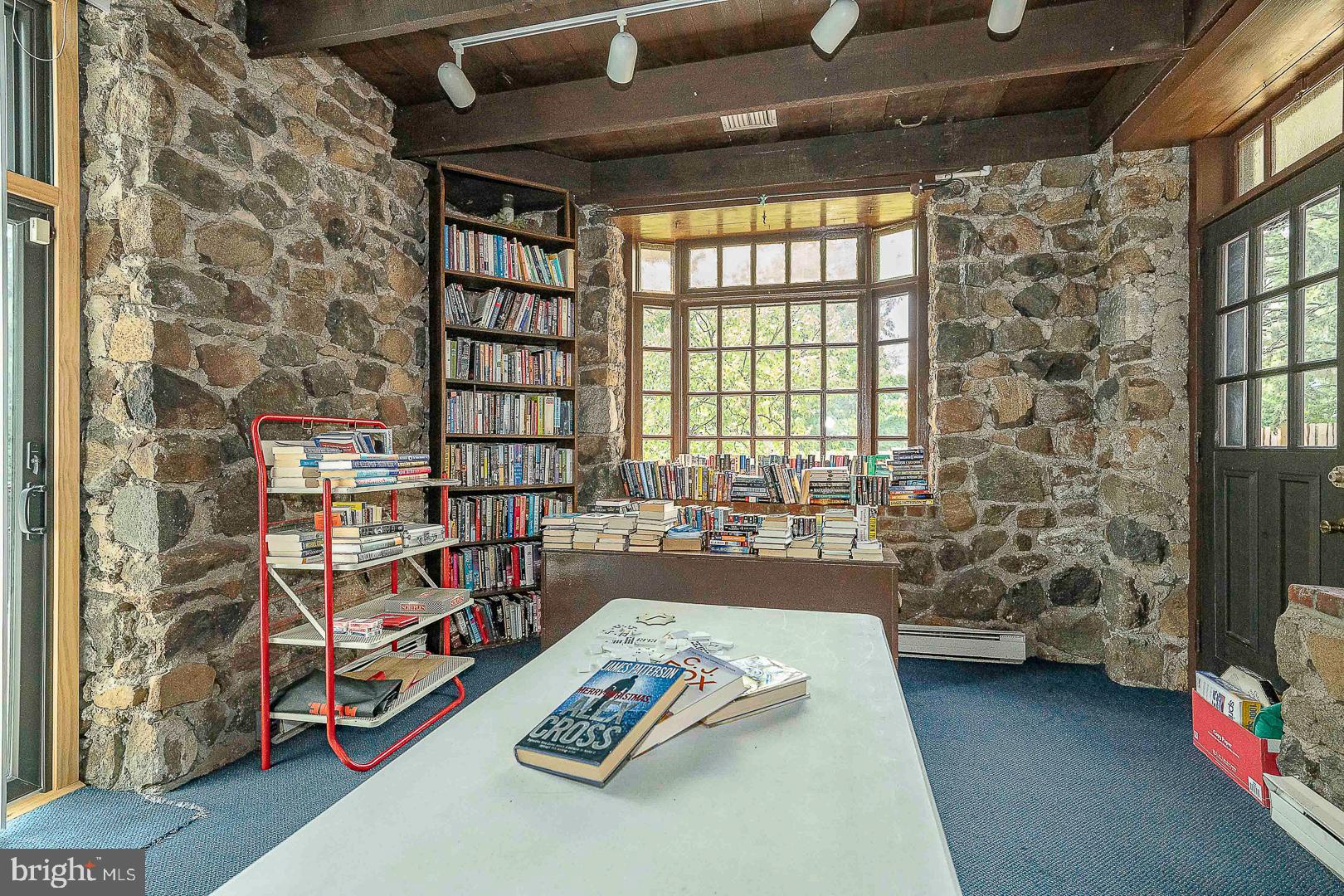 SUMMIT HOUSE - Residential