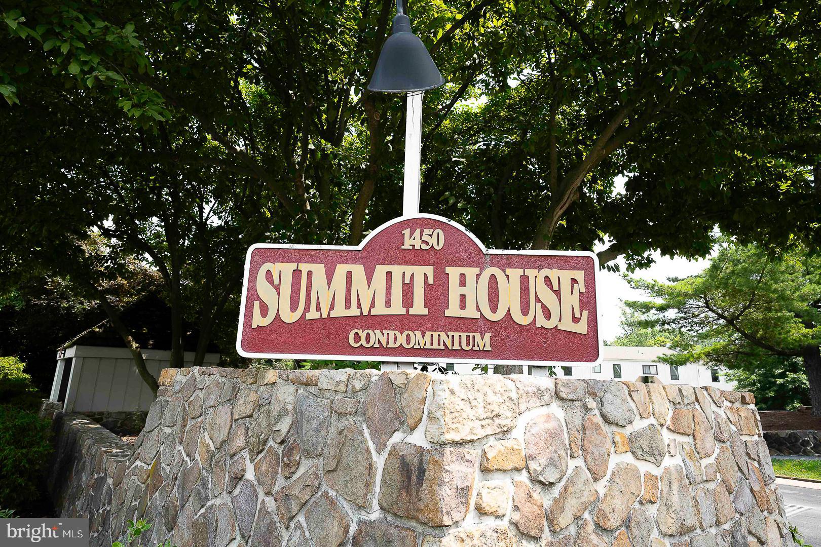 SUMMIT HOUSE - Residential