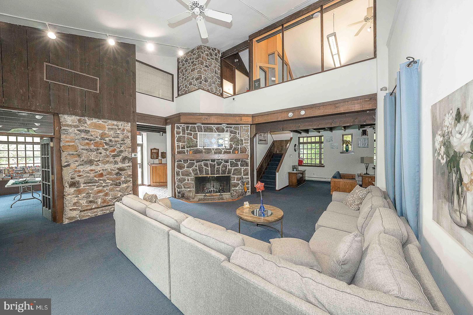 SUMMIT HOUSE - Residential