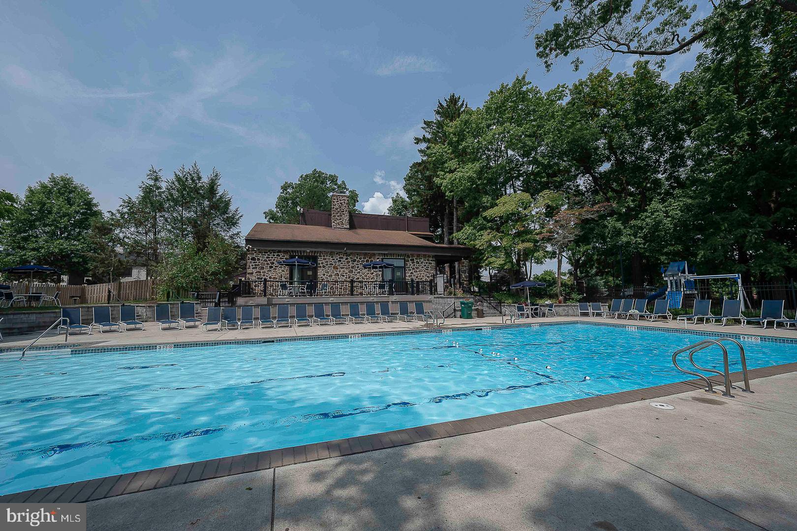 SUMMIT HOUSE - Residential