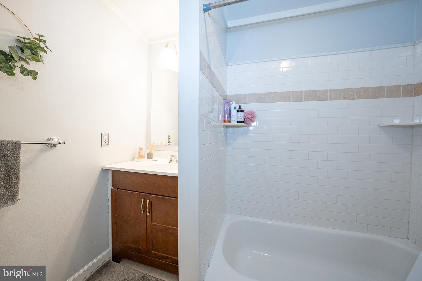 SUMMIT HOUSE - Residential