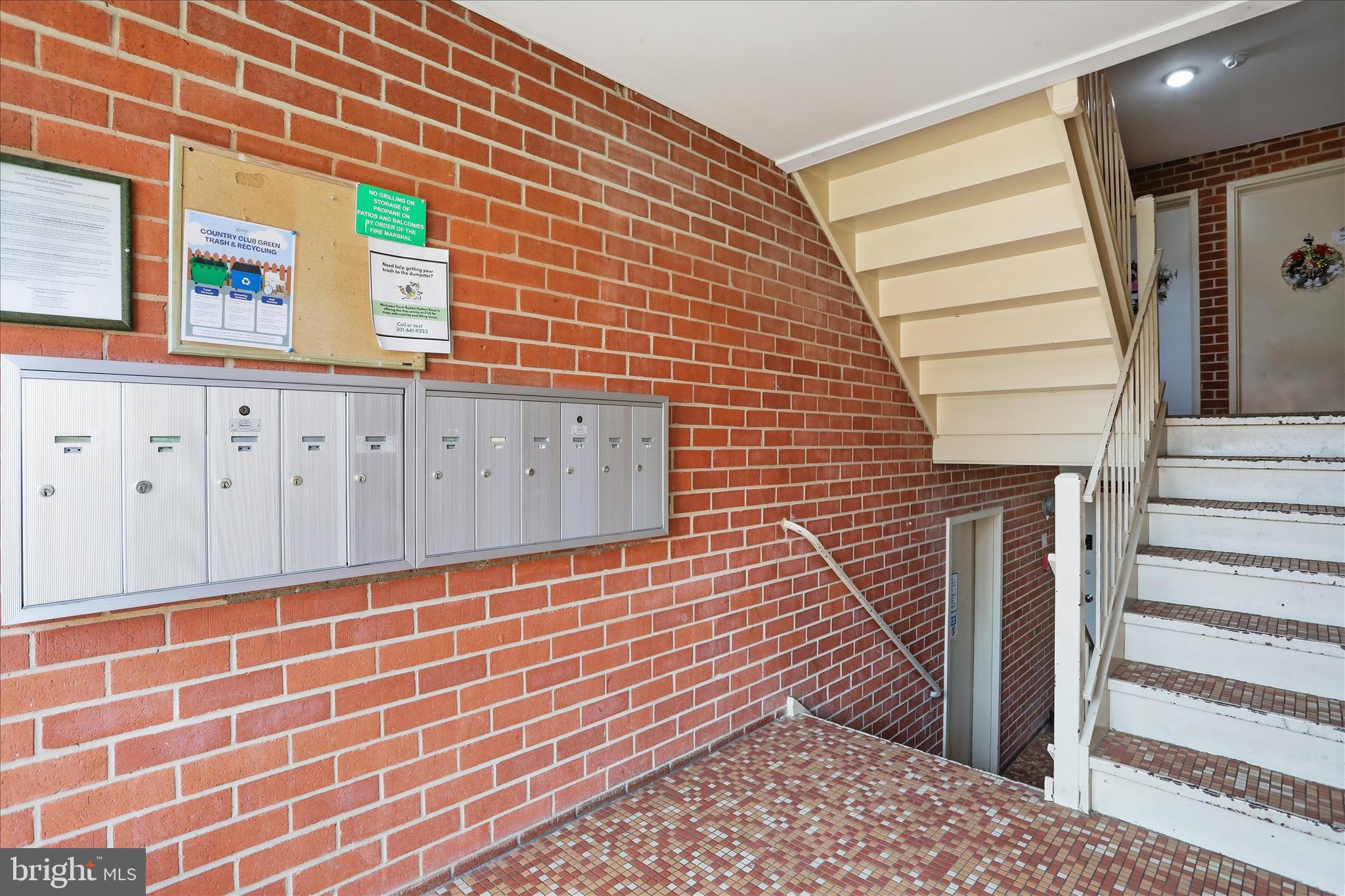 COUNTRY CLUB GREEN - Residential