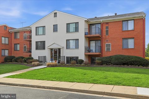 Condo For Sale - 125 Clubhouse Drive #3<br/> LEESBURG, VA 20175