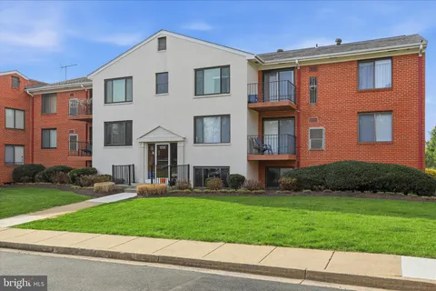125 Clubhouse Drive SW Unit 3, Leesburg, VA 20175 - MLS#: VALO2114174