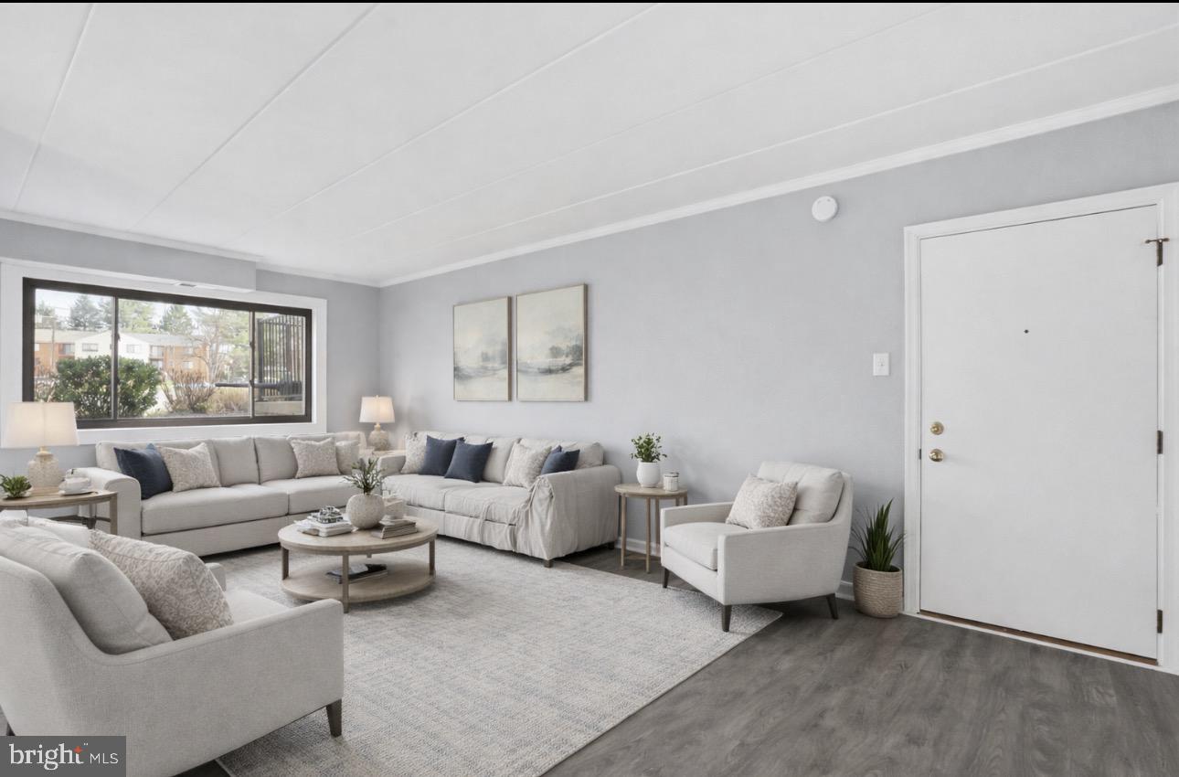 COUNTRY CLUB GREEN - Residential