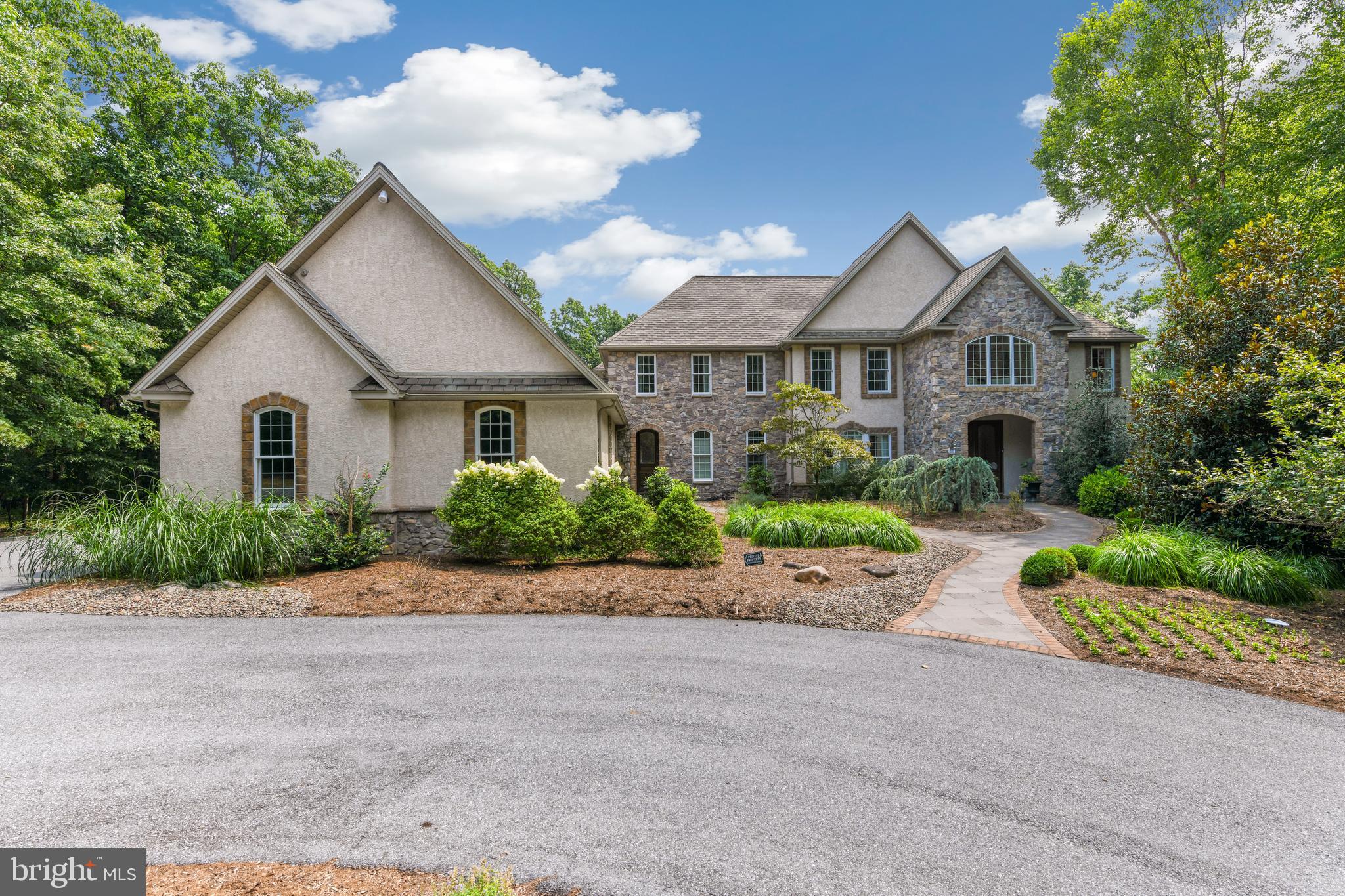THE VINEYARDS - Residential