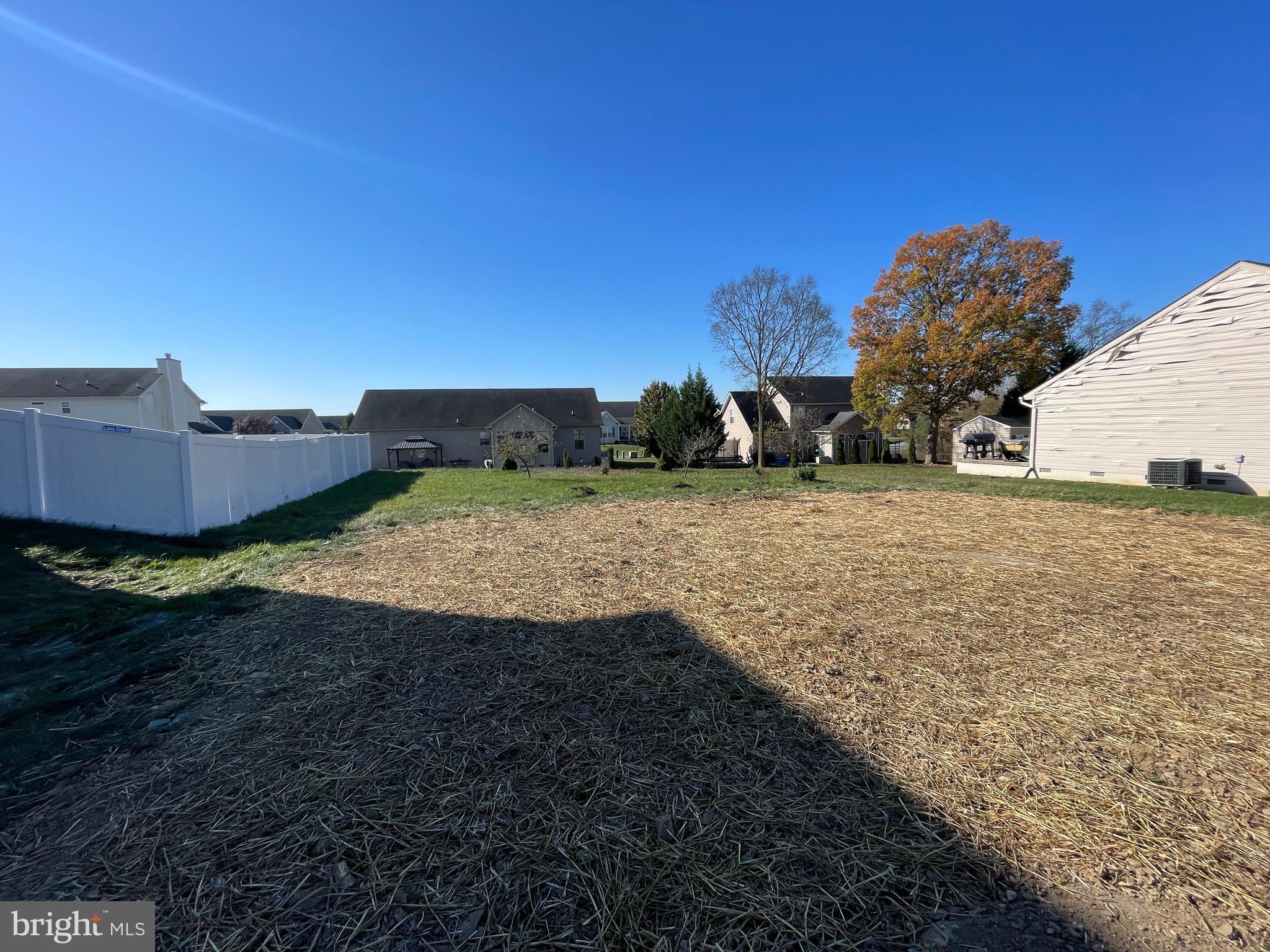 PRINCETON SHOALS - Land