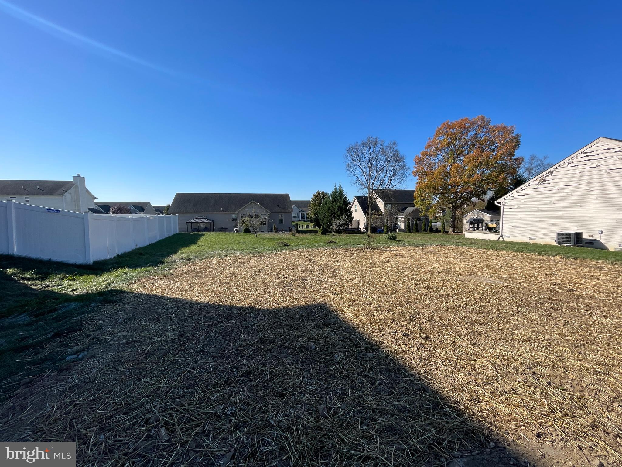 PRINCETON SHOALS - Land