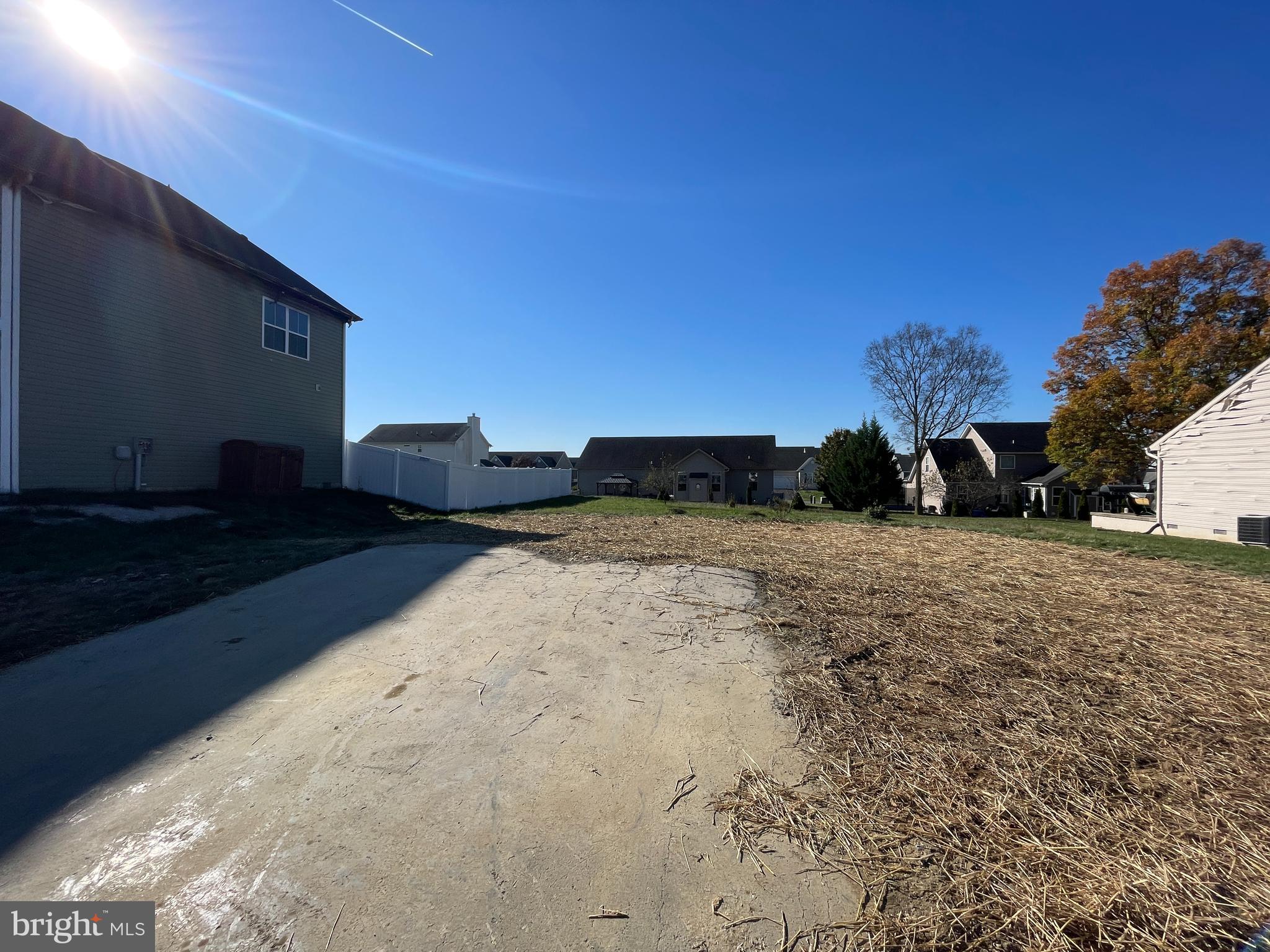 PRINCETON SHOALS - Land