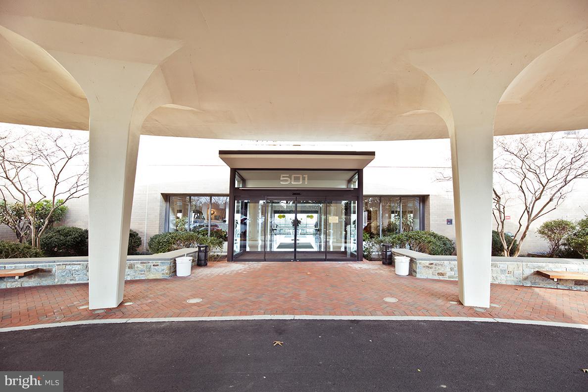 MARINA TOWERS - Residential Lease