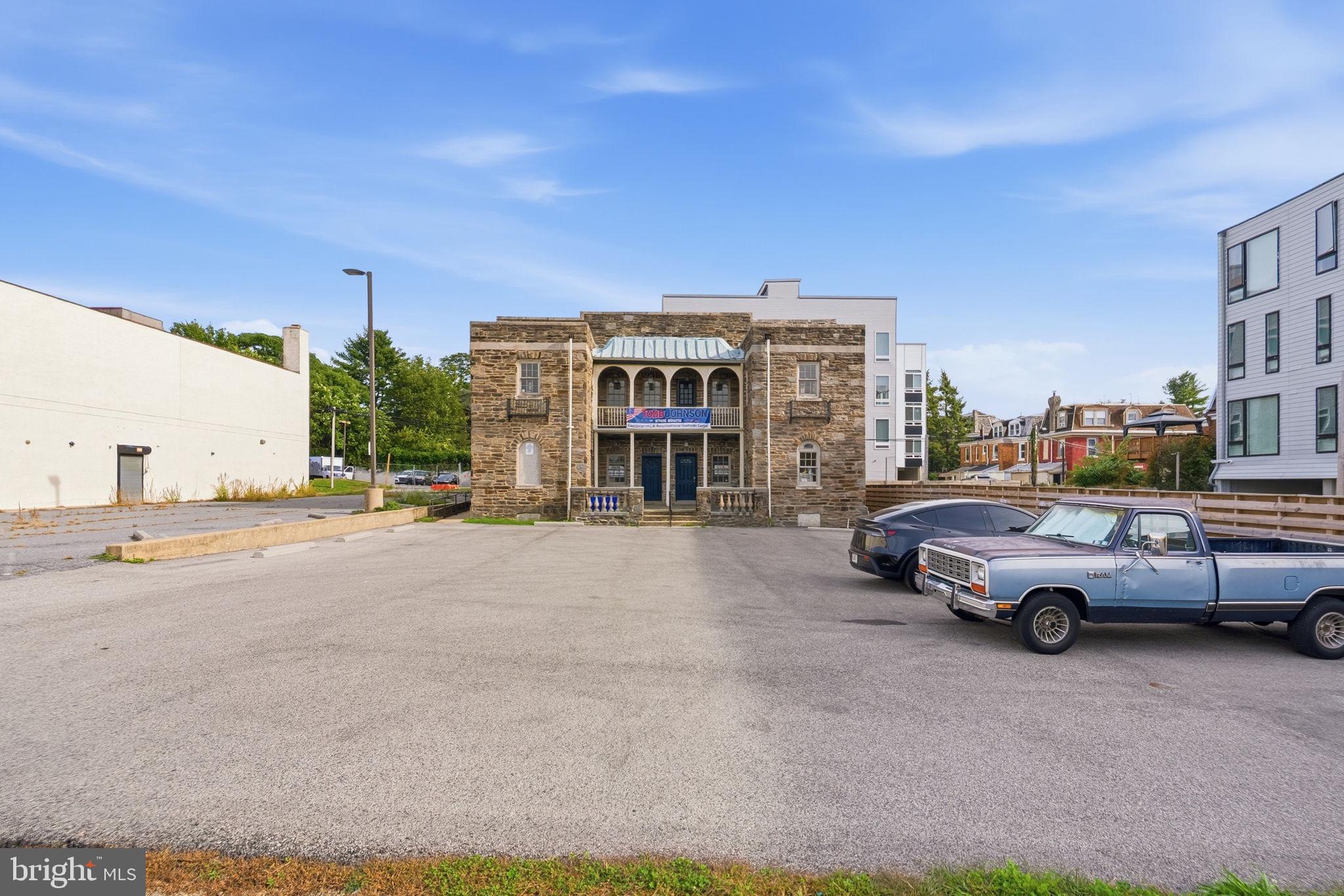 228 W CHELTEN AVENUE