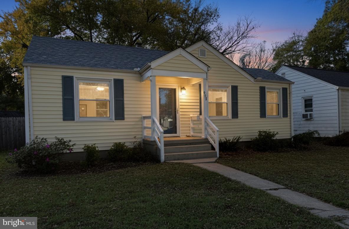 912 FOREST VIEW DRIVE