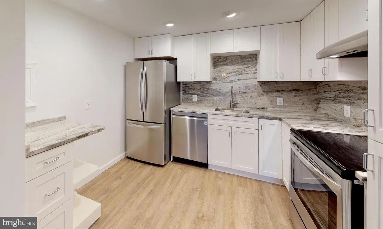 7661 Provincial Drive Unit 202, McLean, VA 22102